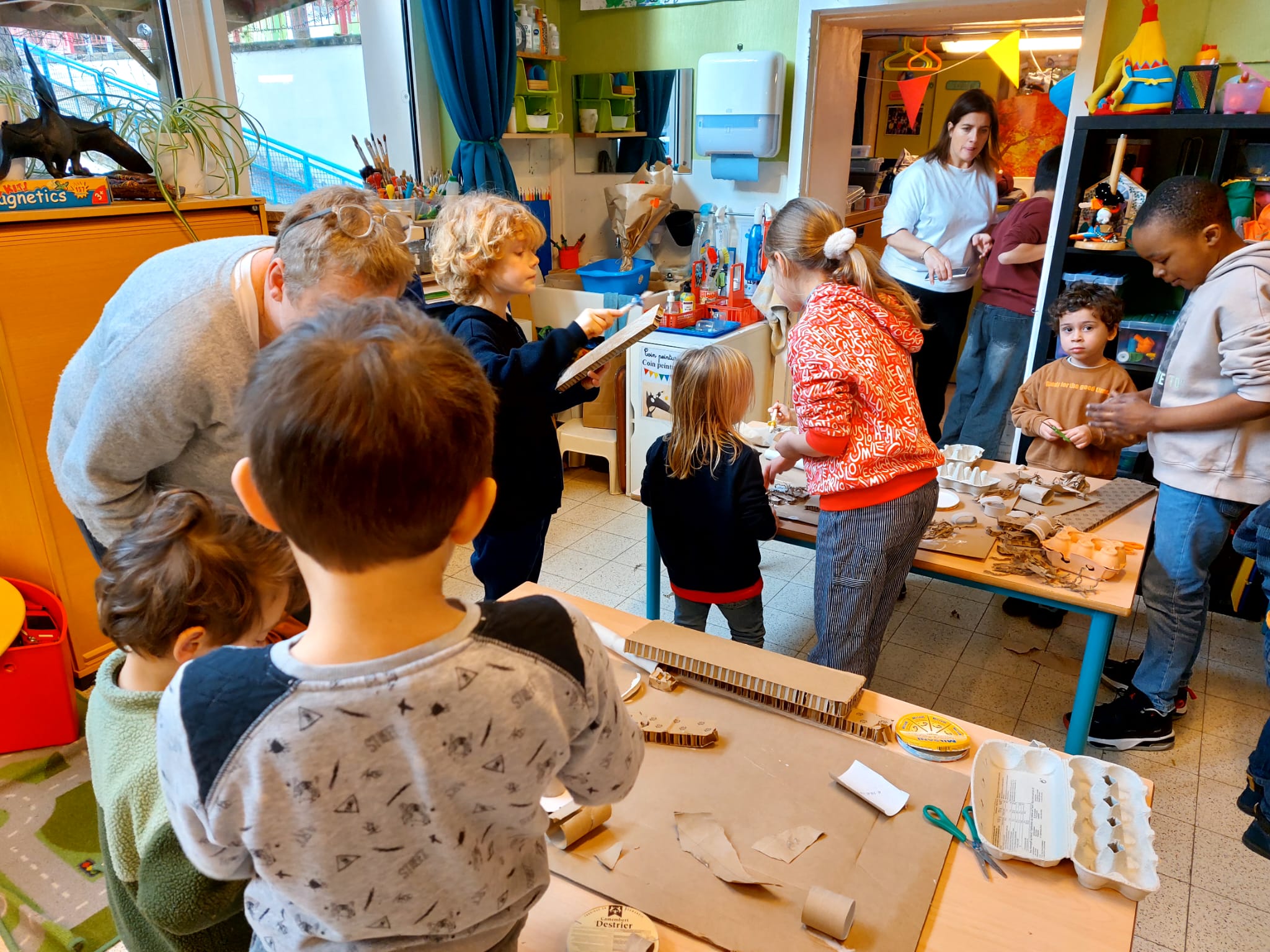 Art abstrait et collaboration maternelle primaire (photos dans l’article)